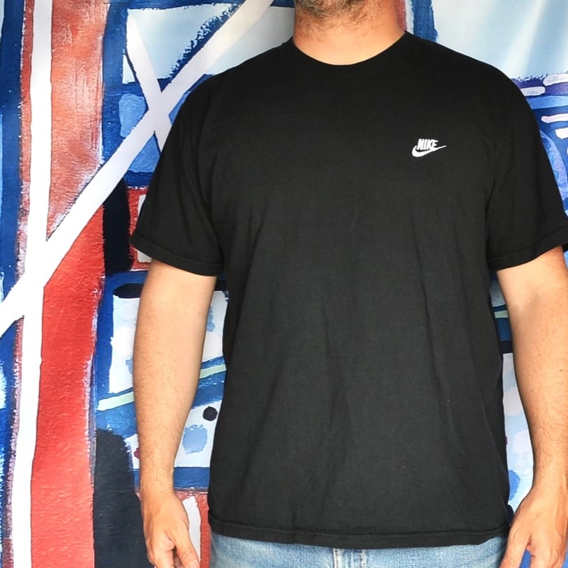 Nike mini logo t shirt clearance